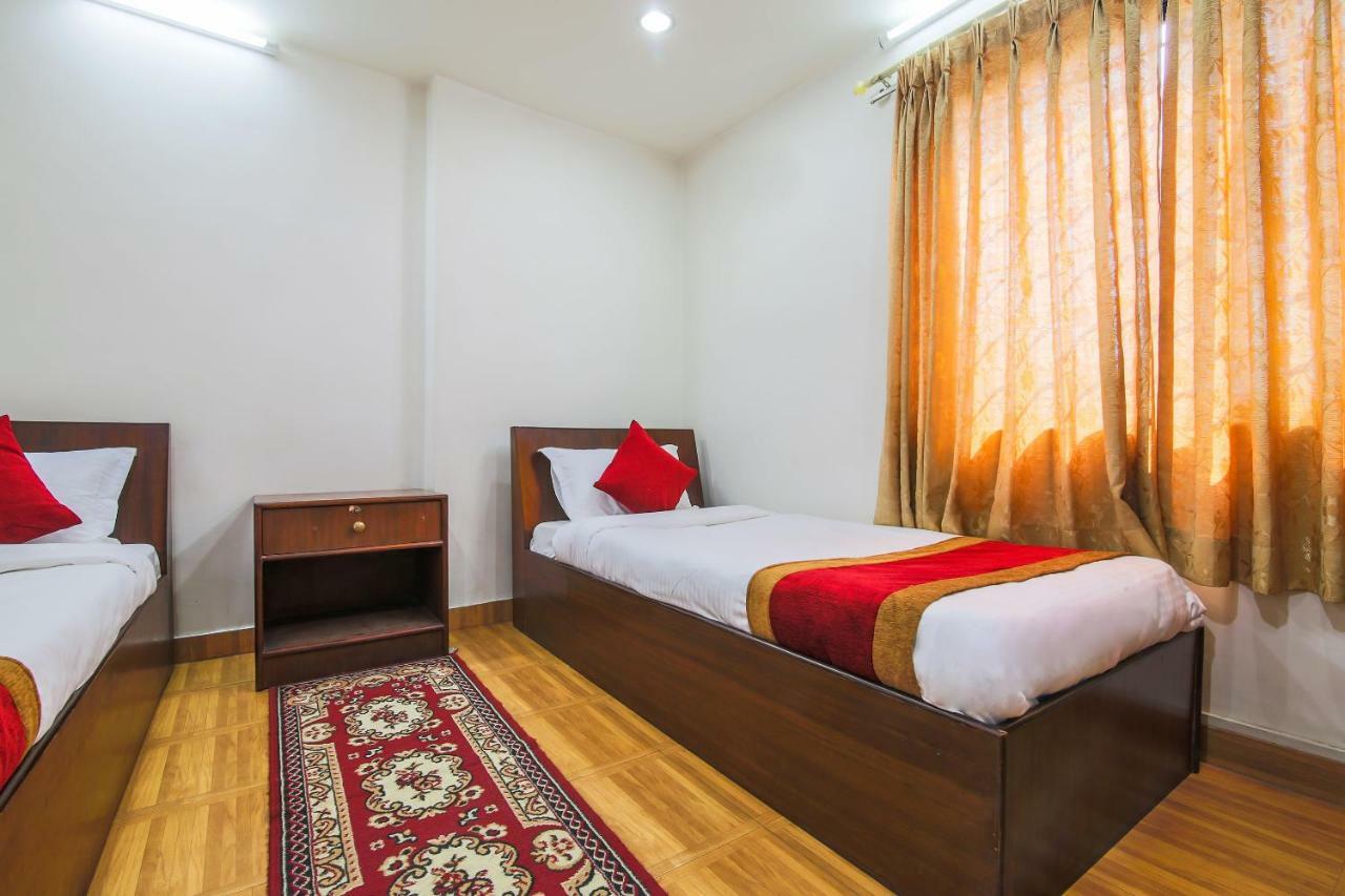 Oyo 358 Hotel Rose Star Kathmandu Exterior photo