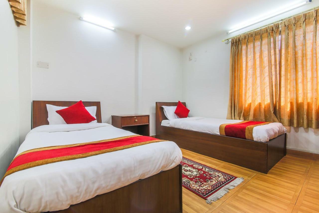 Oyo 358 Hotel Rose Star Kathmandu Exterior photo